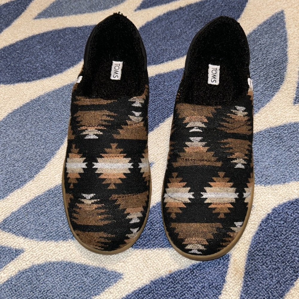 Tom’s Ezra slippers